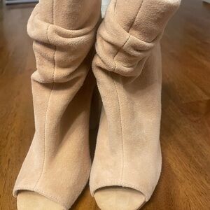 Elegant Tan Women's Boots